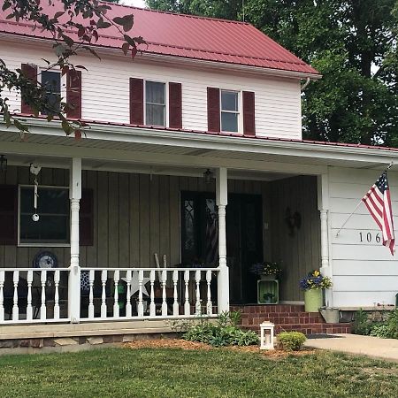 The Farmhouse Inn Guest House Nappanee Екстериор снимка