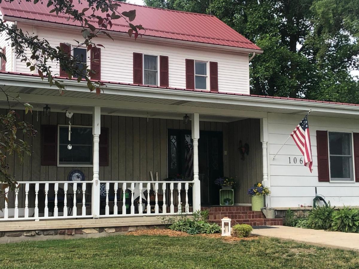 The Farmhouse Inn Guest House Nappanee Екстериор снимка