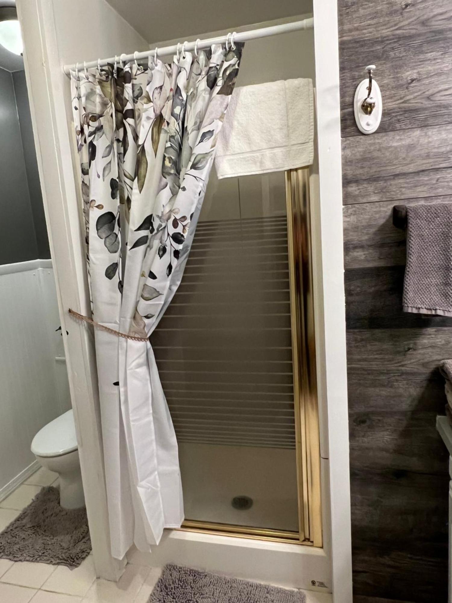 The Farmhouse Inn Guest House Nappanee Екстериор снимка
